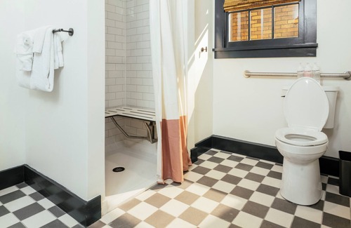 Faubourg Delassize Hotel | Dew Drop Inn