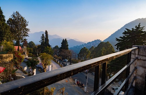 Bhagtpura Wohnung | Dew Drops Homestay, on the green hills of Nainital, Uttarakhand, India.