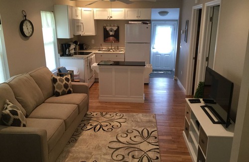 Geneva-on-the-Lake Hütte | DewDrop Cottage: Gehen Sie zum Strip! 2 Bett 1 Bad, 7 Personen