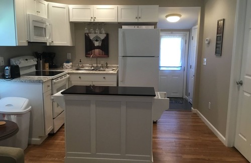 Geneva-on-the-Lake Hütte | DewDrop Cottage: Gehen Sie zum Strip! 2 Bett 1 Bad, 7 Personen