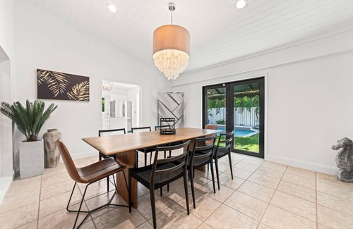 Lauderdale-by-the-Sea Haus | DIAMOND ESTATES: LAUDERDALE BY THE SEA - 6 QUEEN, 2.5 BATH, POOL & PATIO AREA