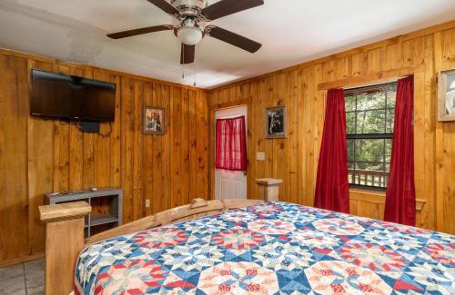 Murfreesboro Haus | Diamond River Run Cabin Sleeps