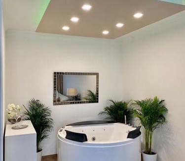 Ruzinov Wohnung | Die Oase - Luxurious Apartment near the City Center with Free Parking