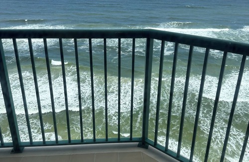 Daytona Beach Shores Eigentumswohnung | DiMucci Twin Towers . Direct Ocean Front Condo. 2 Bedrooms / 2 Bathrooms.