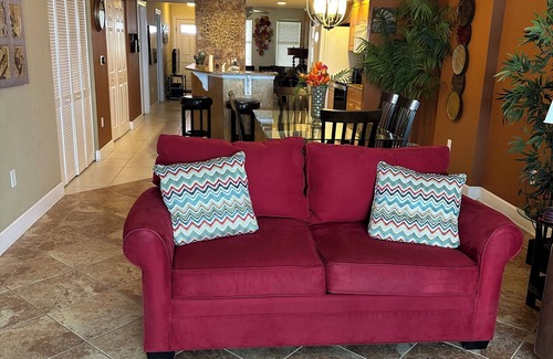 Daytona Beach Shores Eigentumswohnung | DiMucci Twin Towers . Direct Ocean Front Condo. 2 Bedrooms / 2 Bathrooms.