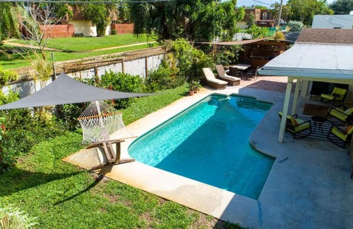 Tropic Palms Haus | Dinas Home with Modern Interior and Heated Pool