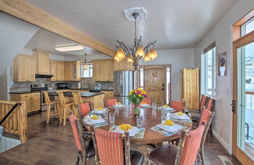 Sweetwater Haus | Dinosaur Point Lodge