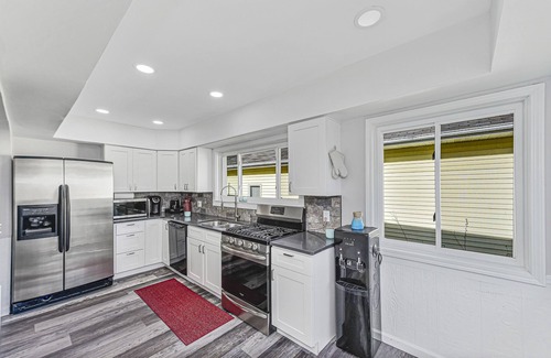 Syracuse Haus | ⚓️Direct lake view with available Tritoon boat rental