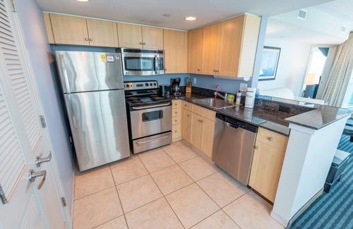 Downtown Myrtle Beach Eigentumswohnung | Direct Ocean and City Views, Corner Suite, Pools!