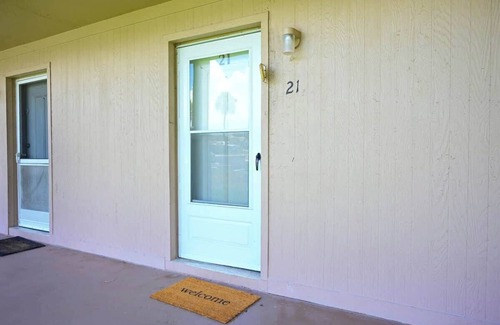 Cocoa Beach Eigentumswohnung | Direct Ocean Complex! Diplomat 220-21