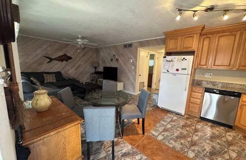 Cocoa Beach Eigentumswohnung | Direct Ocean Complex Diplomat 220-7