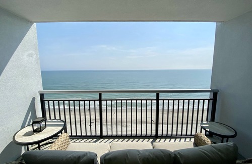 Downtown Myrtle Beach Eigentumswohnung | Direct Ocean View Condo on Boardwalk Steps From Beach - Indoor & Outdoor Pools