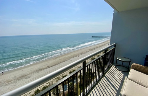 Downtown Myrtle Beach Eigentumswohnung | Direct Ocean View Condo on Boardwalk Steps From Beach - Indoor & Outdoor Pools