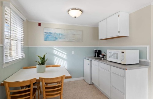 Falmouth Heights Hotel | 2 Double Bed Oceanview Stay + Shared Deck