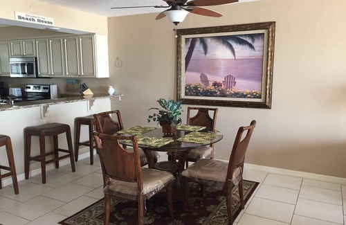 Cocoa Beach Eigentumswohnung | Direkt am Meer makellos 5th Fl. Einheit, neue Küche und Bäder.