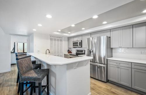 Ormond-by-the-Sea Haus | Direct Oceanfront Southeast Corner Condo, Large Balcony, Heated Pool, Garage Parking