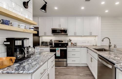 Vilano Beach Eigentumswohnung | NEUE AUFLISTUNG! Neuwertig, DIRECT Oceanfront, Vilano Bch, 7 Minuten zur Innenstadt von St. Aug.