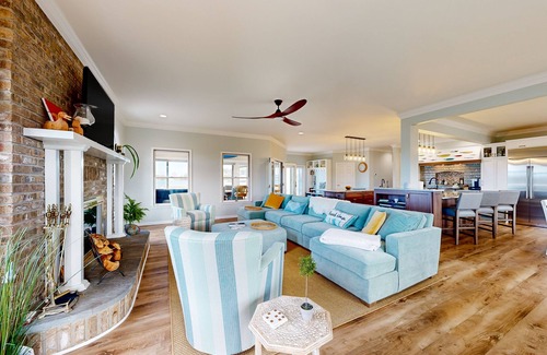 Point Lookout Haus | Direct waterfront access to the Chesapeake Bay with pool and hottub