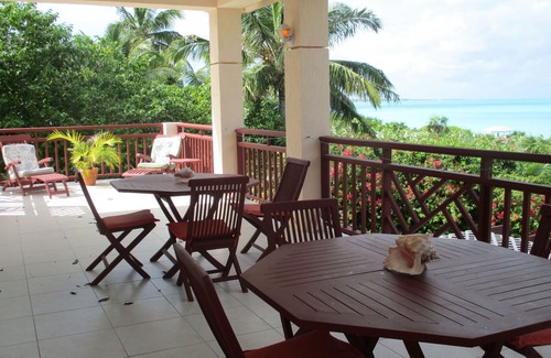 Great Exuma Wohnung | PERFEKT FÜR FAMILIEN, DIREKT AM HOOPERS BAY BEACH BEI CORAL SANDS VILLA.