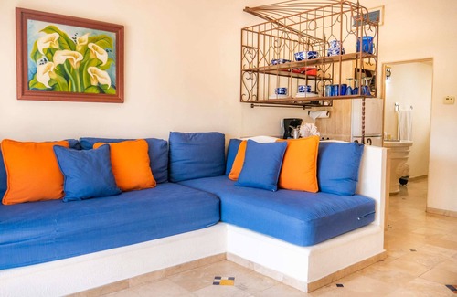 Colonia El Progreso Villa | Disconnect and Recharge in Spacious Villa