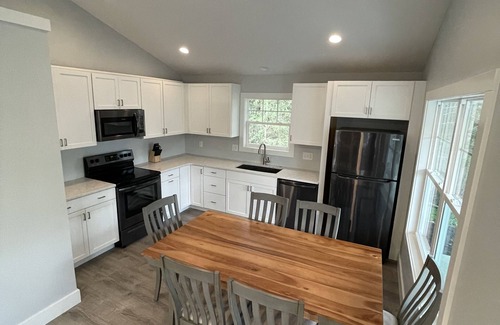 Miami Park Haus | Breezy Beach - Lake Michigan Access , private hot tub!