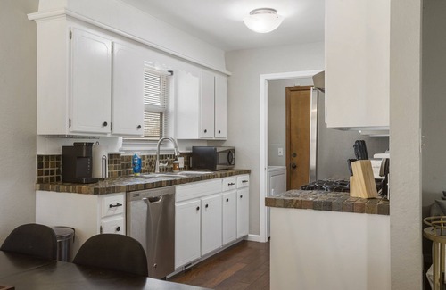 Broken Arrow Haus | Discover Broken Arrow charm near Oral Roberts University 14min away