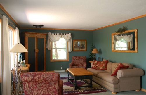 Birchwood Kabine | Discover Lone Pine: The Perfect Space for Families