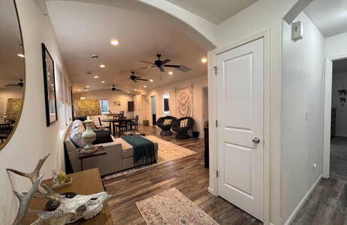 Sheridan Wohnung | Discover our inviting 3-bdrm, 2-bathroom home, ideally situated near fairgrounds, hospital, VA, & downtown Sheridan. This newer-built residence offers all the comforts & conveniences you need for a pleasant stay, making it perfect for longer stays.