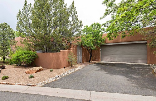 Quail Run Haus | Discover Santa Fe's Gem: Unwind at Quail Run 717 - Sleeps 4 Comfortably