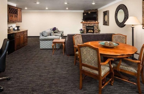 Kimball Junction Hotel | Discover the Charm of Park City! Indoor Pool, Breakfast, Shuttle, Pets Allowed!