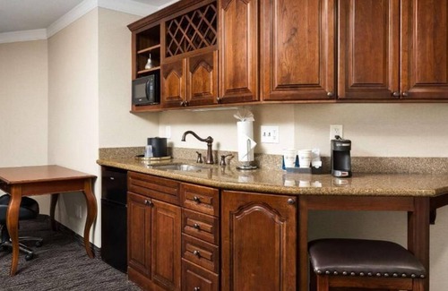 Kimball Junction Hotel | Discover the Charm of Park City! Indoor Pool, Breakfast, Shuttle, Pets Allowed!