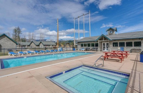 Dover Bay Haus | Utopia - Courtyard Beach Bungalow