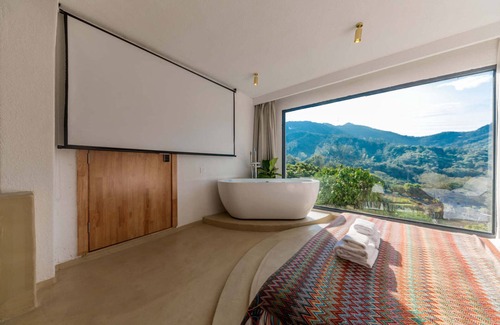 Futian CBD Bed & Breakfast | Distant Mountain Guesthouse