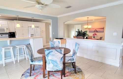 Cocoa Beach Haus | Dolphin Cove Cocoa Beach Heated Pool, Parking, Sunset Horizon