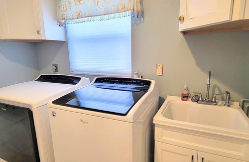 Cocoa Beach Haus | Dolphin Cove Cocoa Beach Heated Pool, Parking, Sunset Horizon