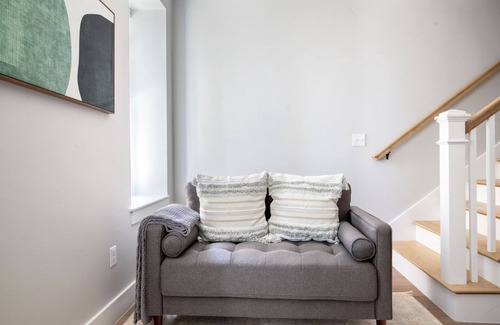 Ward Two Wohnung | Divine Somerville 1BR w/ W/D, near Union Square T Stop, by Blueground