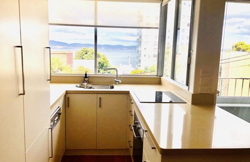 Battery Point Wohnung | Django's by Salamanca - Apartment mit Balkon und Meerblick