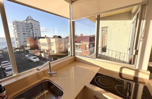 Battery Point Wohnung | Django's by Salamanca - Apartment mit Balkon und Meerblick