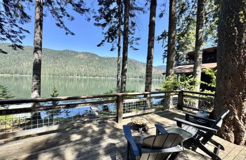Leavenworth Haus | Doc Roy's Legacy on Fish Lake by NW Comfy Cabins