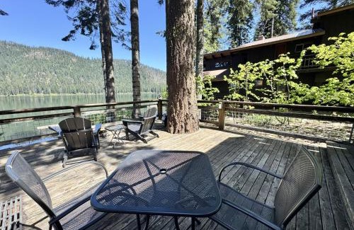 Leavenworth Haus | Doc Roy's Legacy on Fish Lake by NW Comfy Cabins