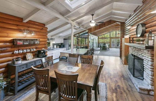 Flat Hollow Marina Haus | Doc's Lake Escape - Covered slip, Hot tub Fire Pit