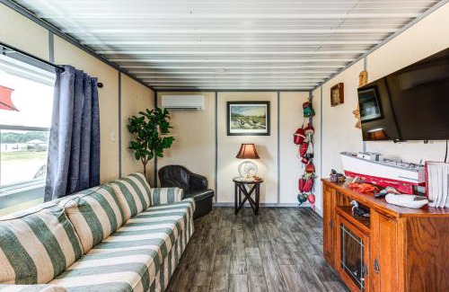Avenue Haus | Dock Access Waterfront Cottage in Avenue!