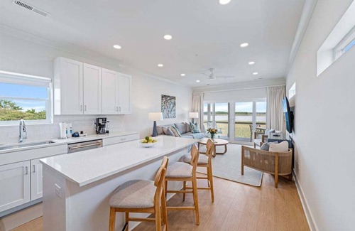 Georgetown Haus | Dock and Dwell at the Winyah Bay Club, Pool, Outdoor Lounge/Grill and Boat Slip included!