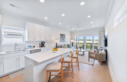 Georgetown Haus | Dock and Dwell at the Winyah Bay Club, Pool, Outdoor Lounge/Grill and Boat Slip included!