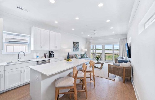 Georgetown Haus | Dock and Dwell at the Winyah Bay Club, Pool, Outdoor Lounge/Grill and Boat Slip included!
