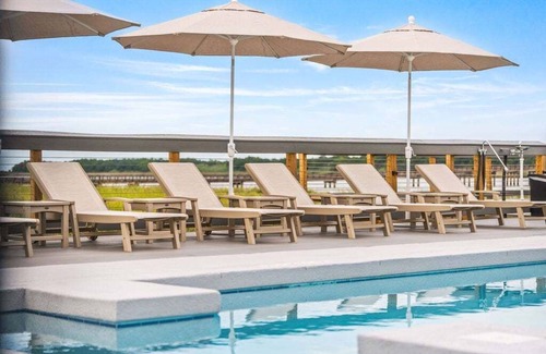 Georgetown Haus | Dock and Dwell at the Winyah Bay Club, Pool, Outdoor Lounge/Grill and Boat Slip included!
