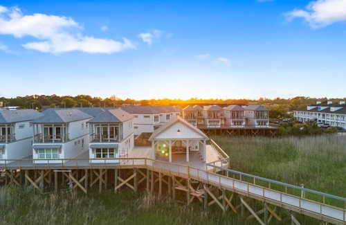 Georgetown Haus | Dock and Dwell at the Winyah Bay Club, Pool, Outdoor Lounge/Grill and Boat Slip included!