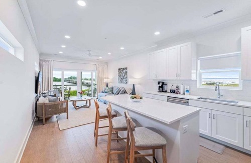 Georgetown Haus | Dock and Dwell at the Winyah Bay Club, Pool, Outdoor Lounge/Grill and Boat Slip included!