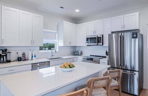 Georgetown Haus | Dock and Dwell at the Winyah Bay Club, Pool, Outdoor Lounge/Grill and Boat Slip included!