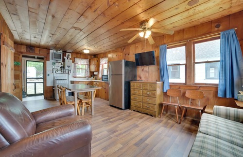 Cedarville Kabine | Dock & Beach Access: Cedarville Lakefront Cabin 9